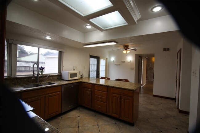 Building Photo - 458 Woodrail Dr