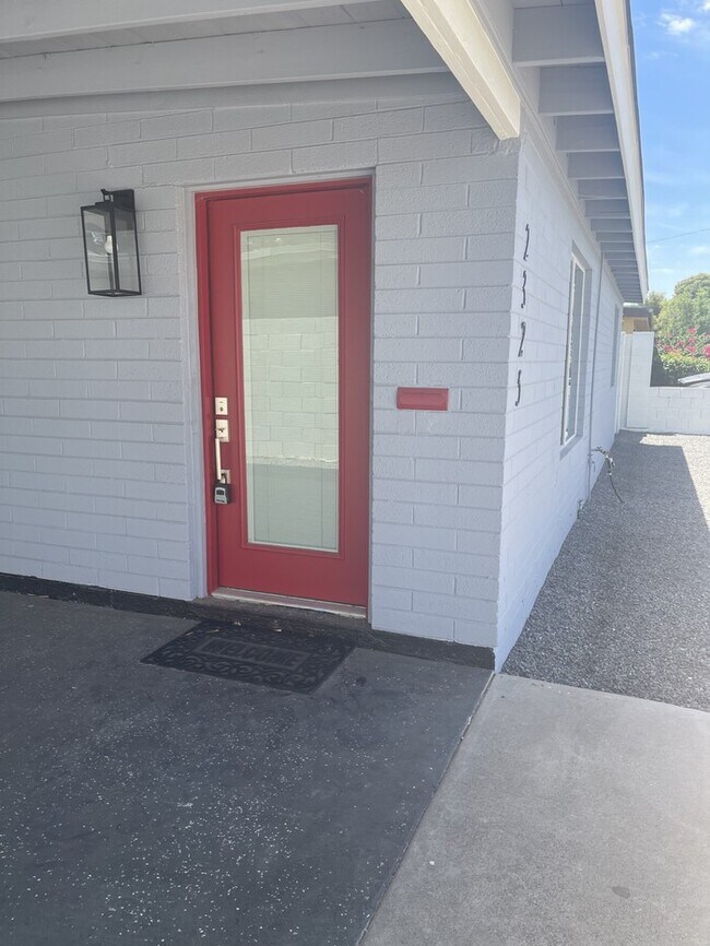 Building Photo - REUDUCED PRICE - Fully Remodeled in Arcadi...