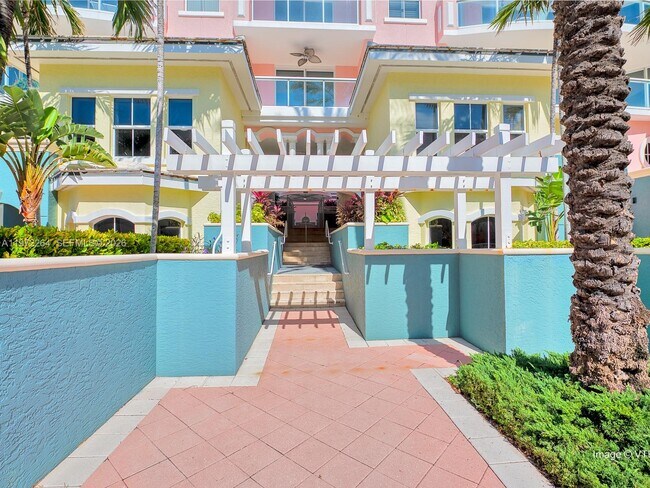 Building Photo - 2051 SE 3rd St