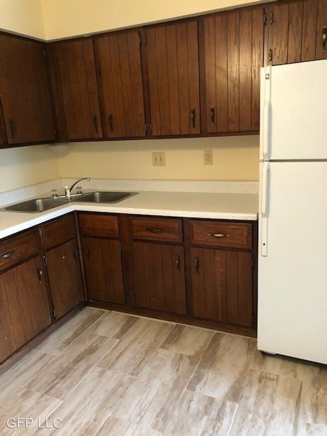 Building Photo - 1110 E 2nd Ave