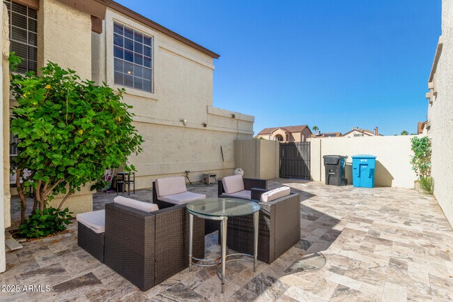 Building Photo - 501 E Topeka Dr