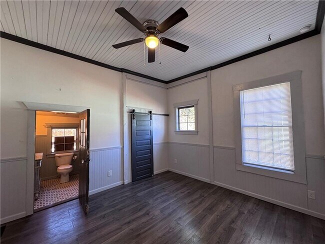 Building Photo - 749 Cooper St SW