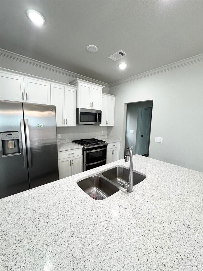 Building Photo - 1191 W Romana St