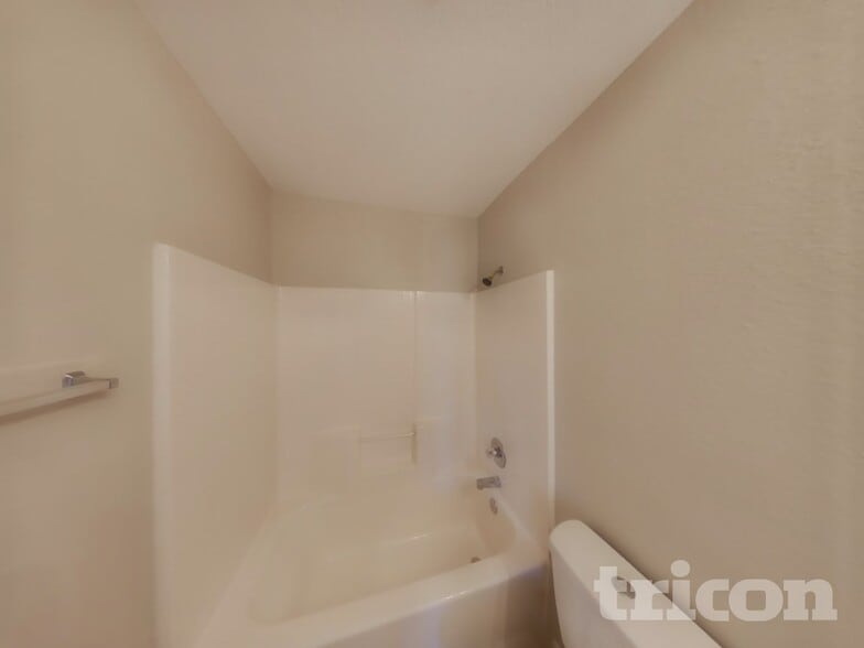 Building Photo - 4200 Agate Dr