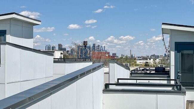 Building Photo - 1246 Perry St