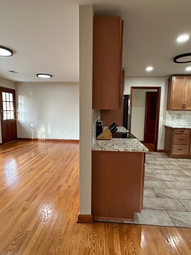 Building Photo - 3928 Inwood Dr