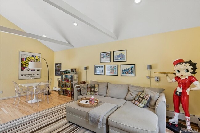 Building Photo - 18 Quail Run