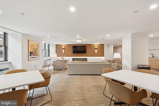 Building Photo - 219 S 18th St