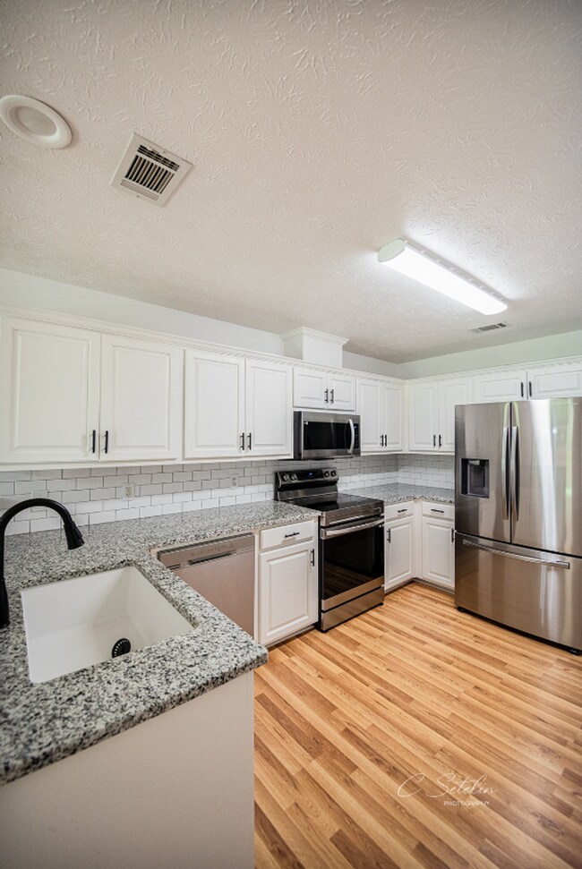 Building Photo - BEAUTIFUL HOME AVAILABLE FROM JULY