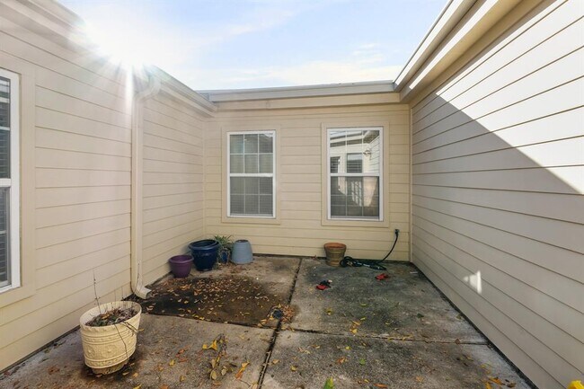 Building Photo - 12848 Westleigh Dr