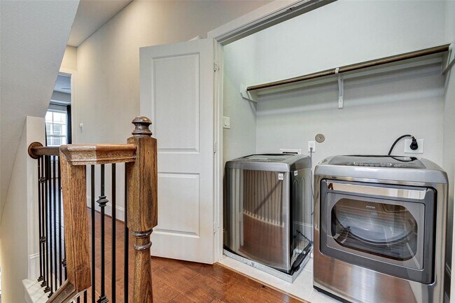 Building Photo - 720 N Shepherd Dr