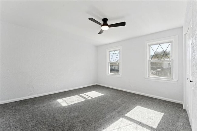 Building Photo - 233 E 19th Ave