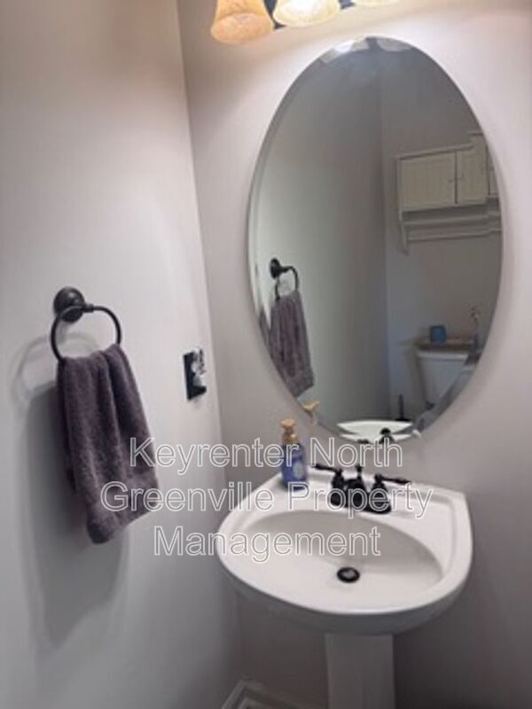 Building Photo - 612 Graythorn Ln