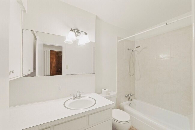 Building Photo - 746 Fawn Dr