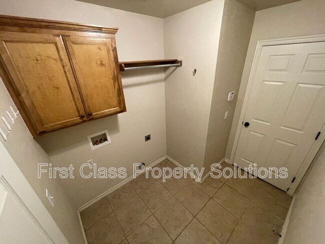 Building Photo - 2265 Blue Jay Dr