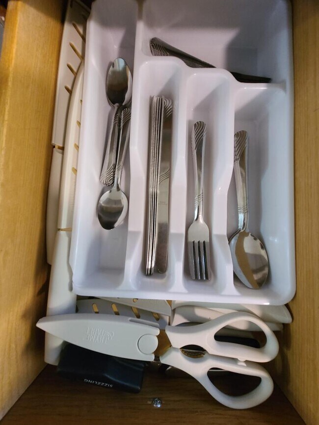 Building Photo - 1914 Dobbins Ave