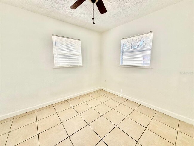 Building Photo - 1607 E Maple Ave