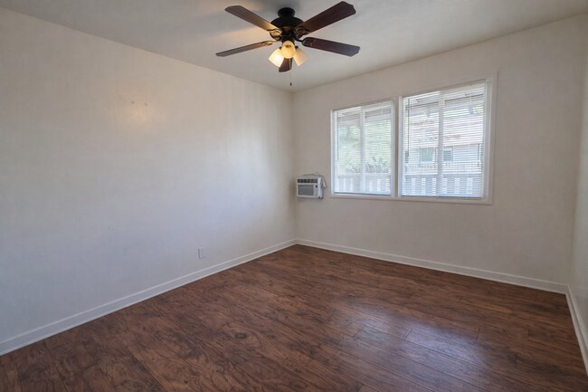 Building Photo - 1916 E Hunter Ave