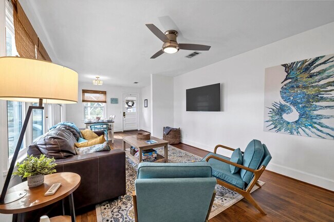 Building Photo - 13382 FL-20