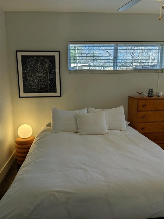 Building Photo - 2206 E 9th St