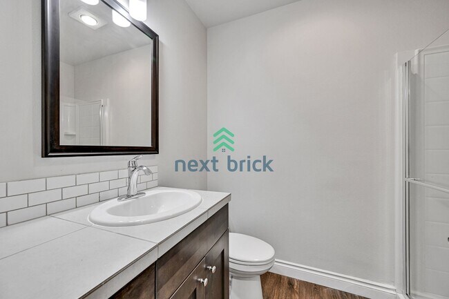 Building Photo - Bothell 5BR 3Bath-on a quiet neighborhood ...