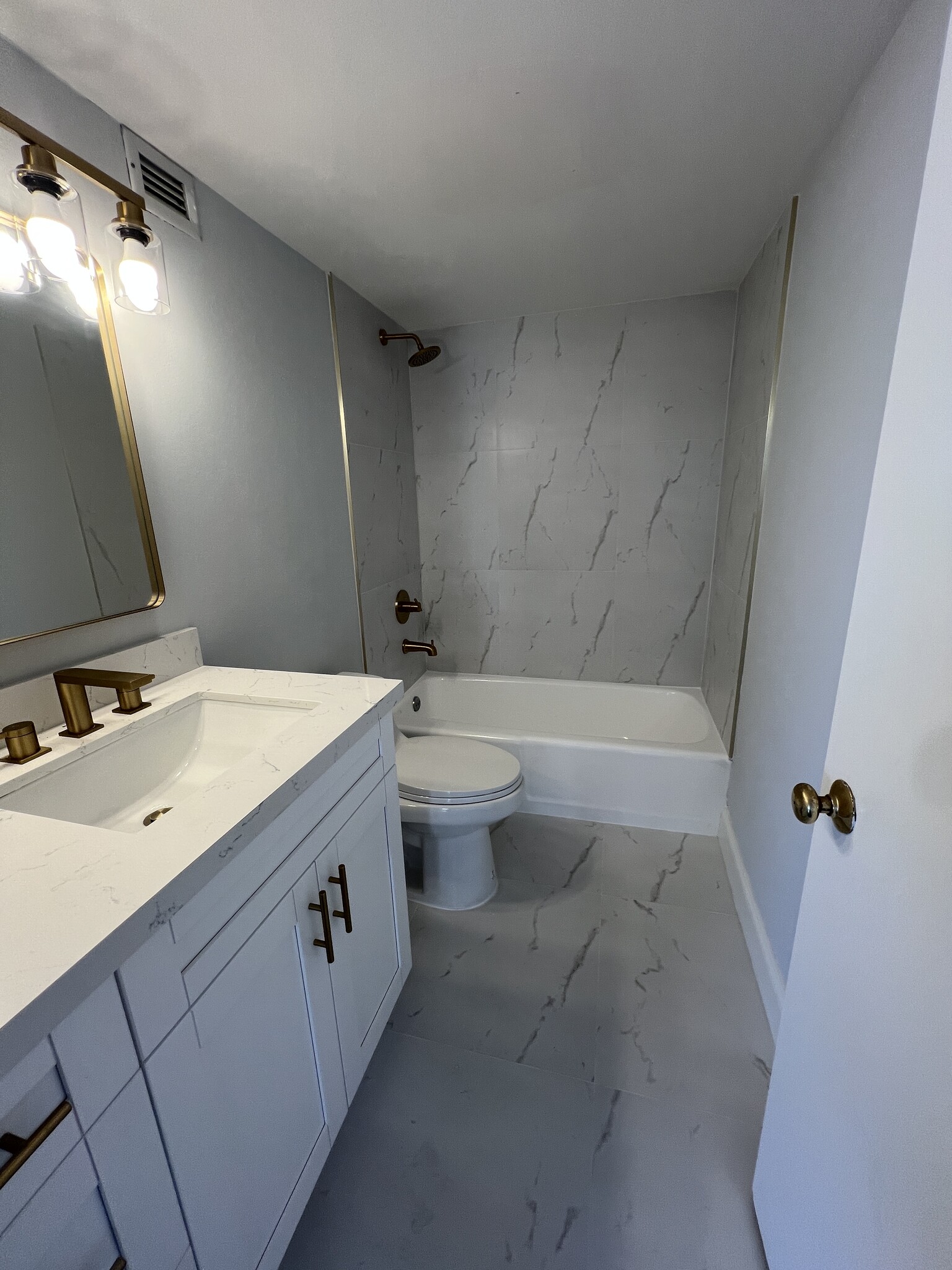 Building Photo - 1865 Brickell Ave