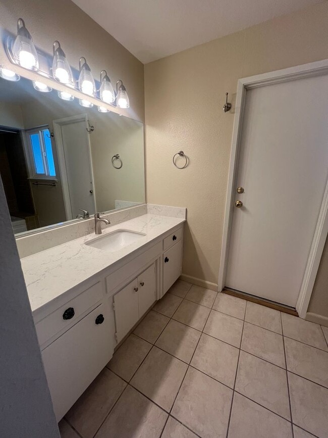 Building Photo - 948 Northwood Dr