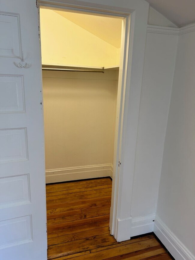 Building Photo - North AVL -  Renovated Arts & Crafts Cottage