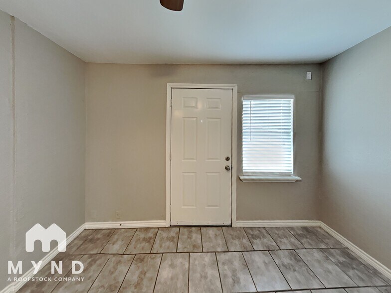 Building Photo - 1701 Cardinal Dr