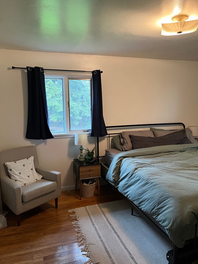 Building Photo - FULLY FURNISHED Midtown Three Bedroom Spac...