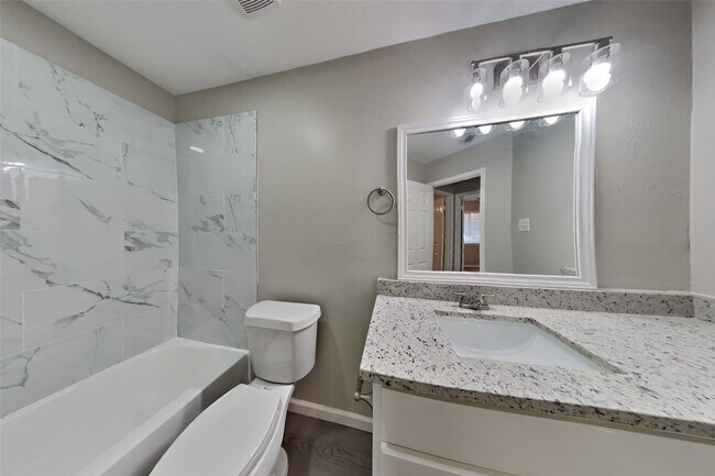 Building Photo - 4926 Linden Pl