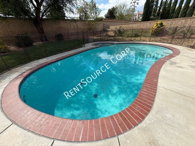 Building Photo - 40270 Homeridge Dr