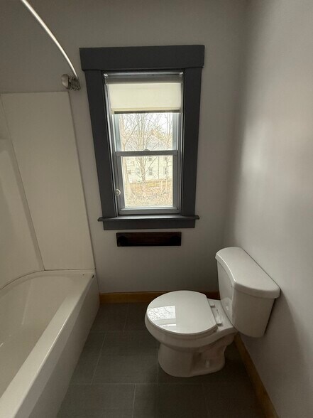 Building Photo - 58 Frost Pl