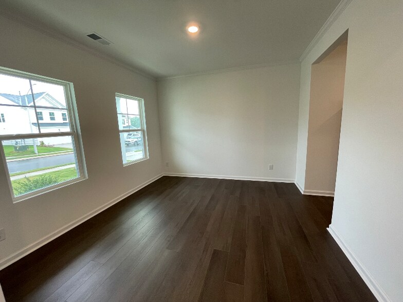 Building Photo - 540 Morning Lgt Dr