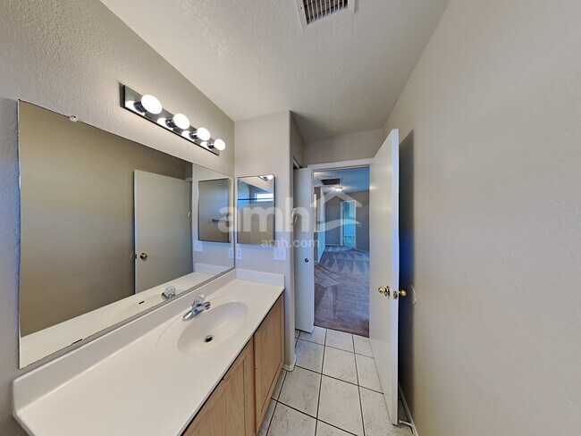 Building Photo - 7227 E Navarro Ave