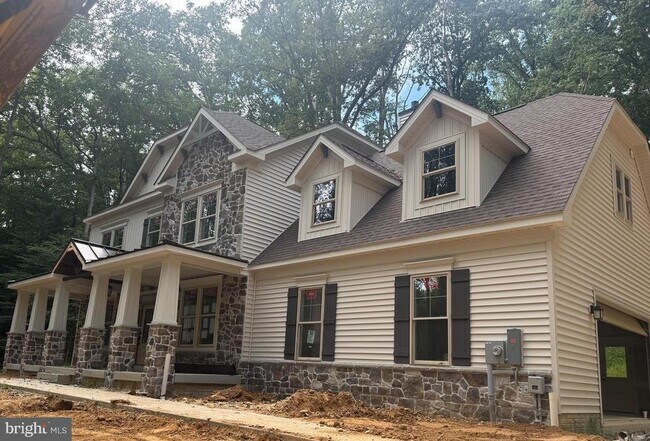 Building Photo - 1490 Thurston Rd