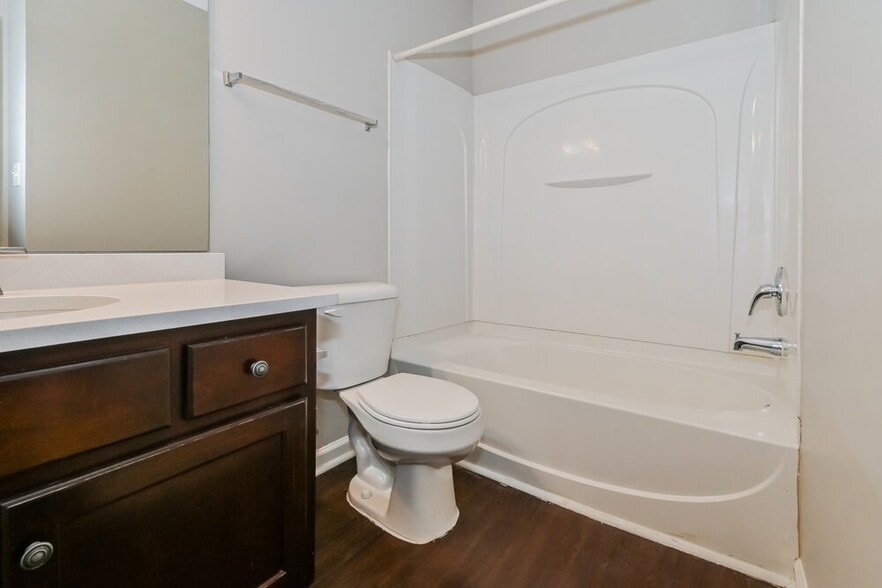 Building Photo - 87 Wren St