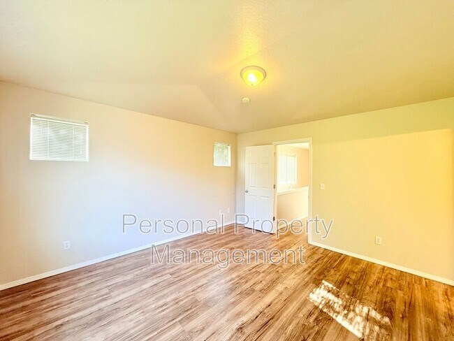 Building Photo - 13024 NE 26th St