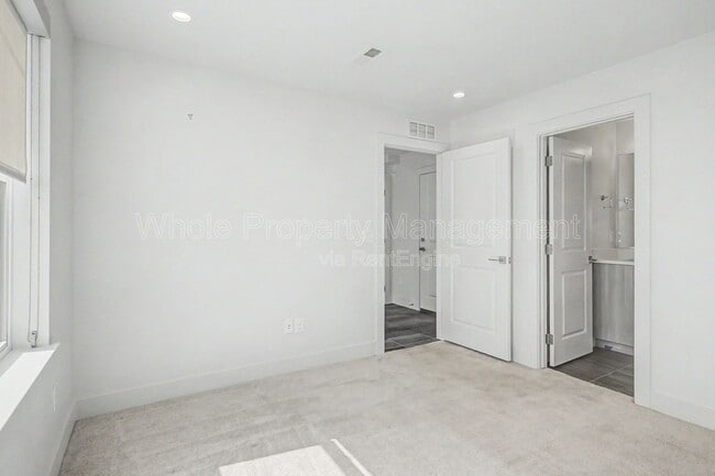 Building Photo - 2708 W 25th Ave