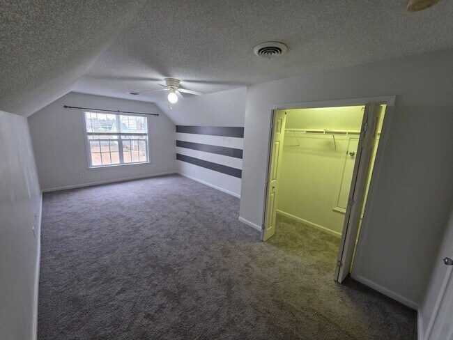 Building Photo - 104 Londonberry Ln