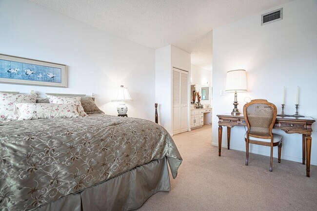 Building Photo - 5000 N Ocean Blvd