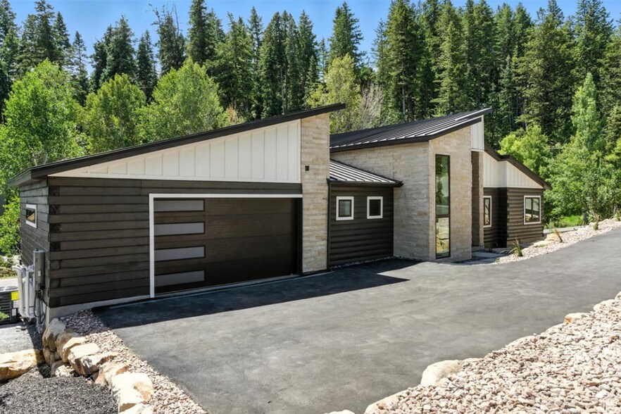 Building Photo - 415 Woodland Dr
