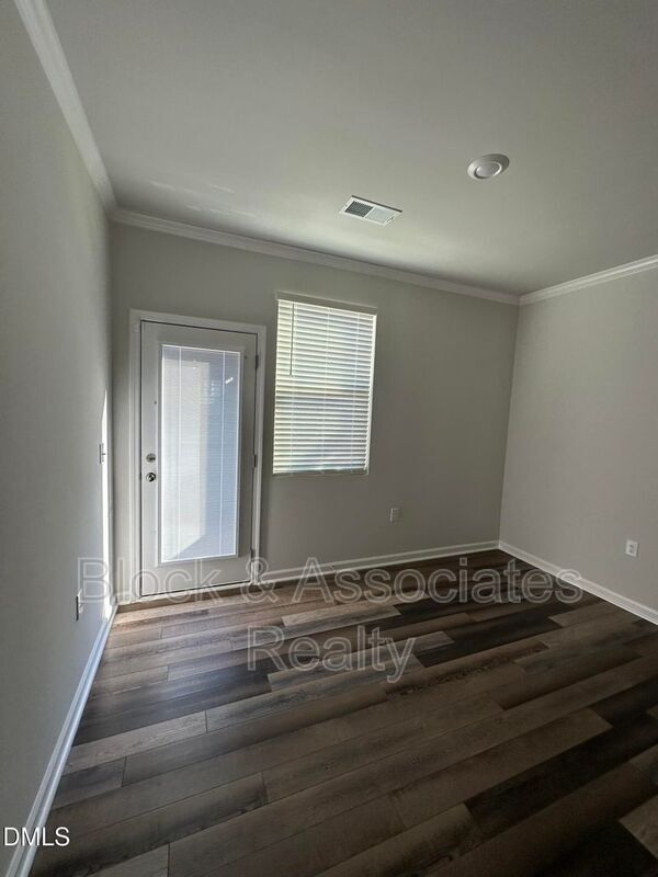 Building Photo - 608 Gimari Dr