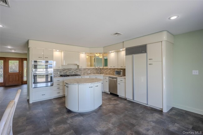 Building Photo - 19-21-21 Lamela Dr