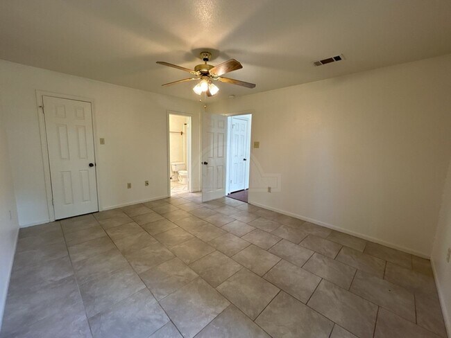 Building Photo - 3820 Water Oak Dr
