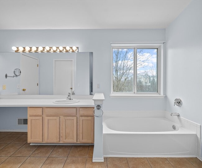 Building Photo - 1696 Reserve Ct