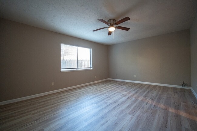 Building Photo - 2026 Quail Valley E Dr