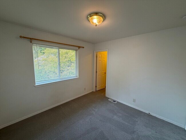 Building Photo - 7850 NE 148th St