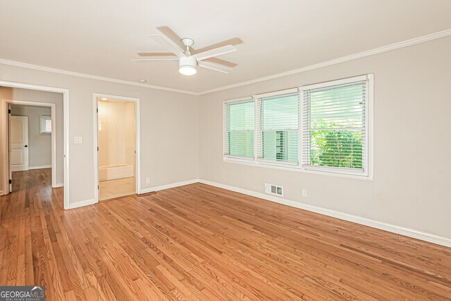 Building Photo - 1512 Knollwood Terrace