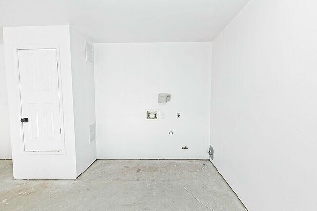 Building Photo - 1379 Honeysuckle Ln